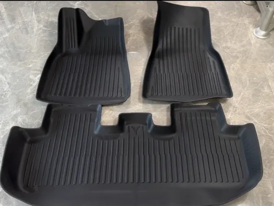 Custom Foot Trunk Carpets Car Mats with Logo for Toyota Tacoma 2017